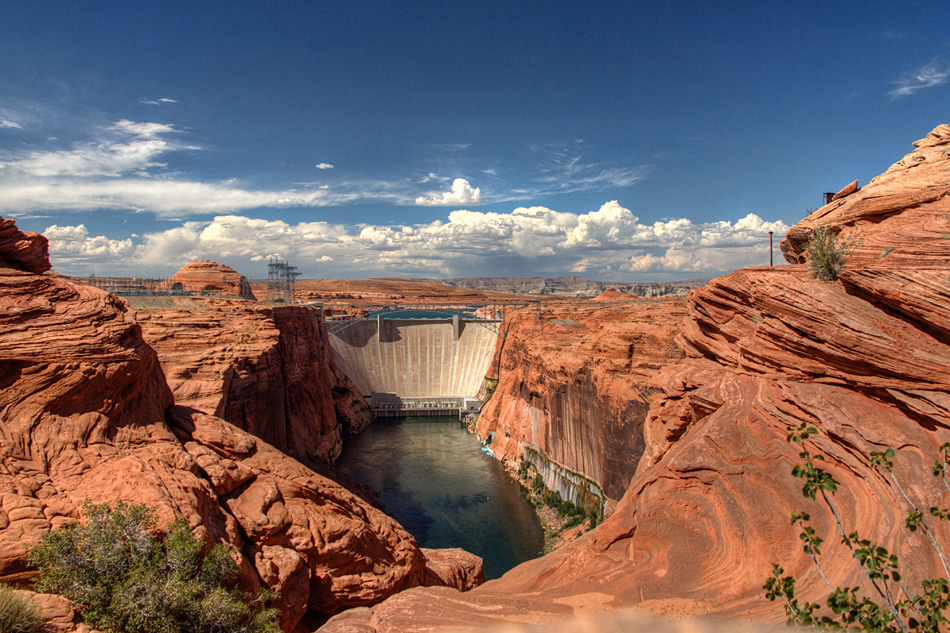 IMAGE: http://mainbyte.com/photos/potn/glen_canyon_dam.jpg